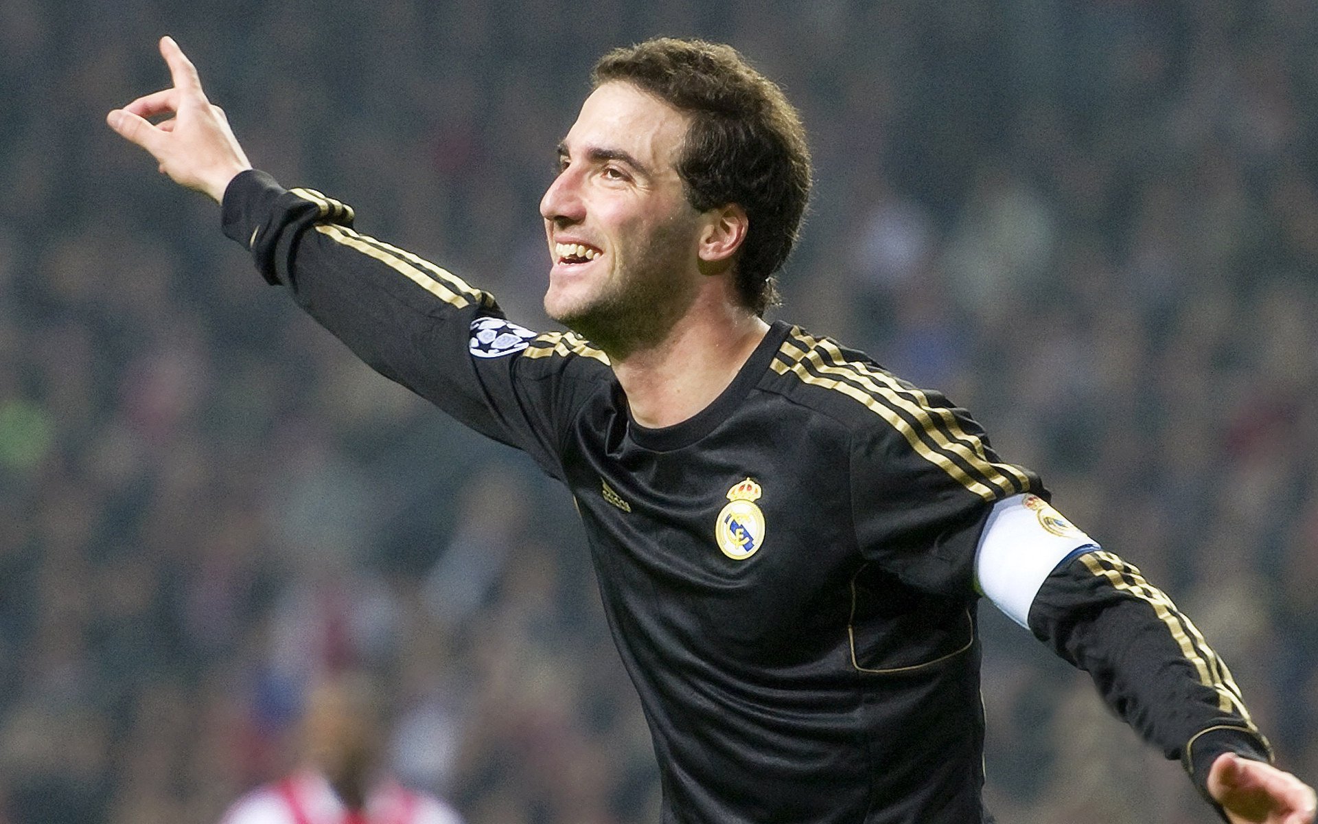 西甲赛季中球员体能衰减及其恢复干预效果研究，西甲球员场均跑动距离